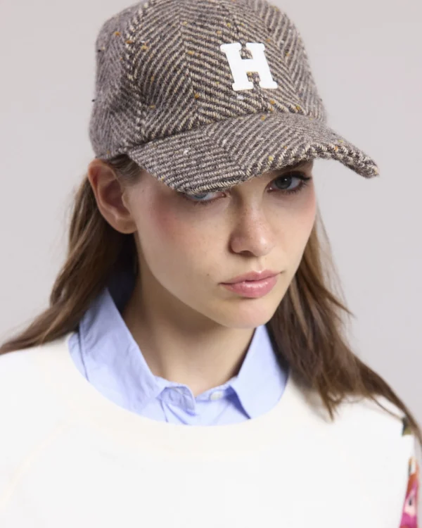 Cap H<Hartford New